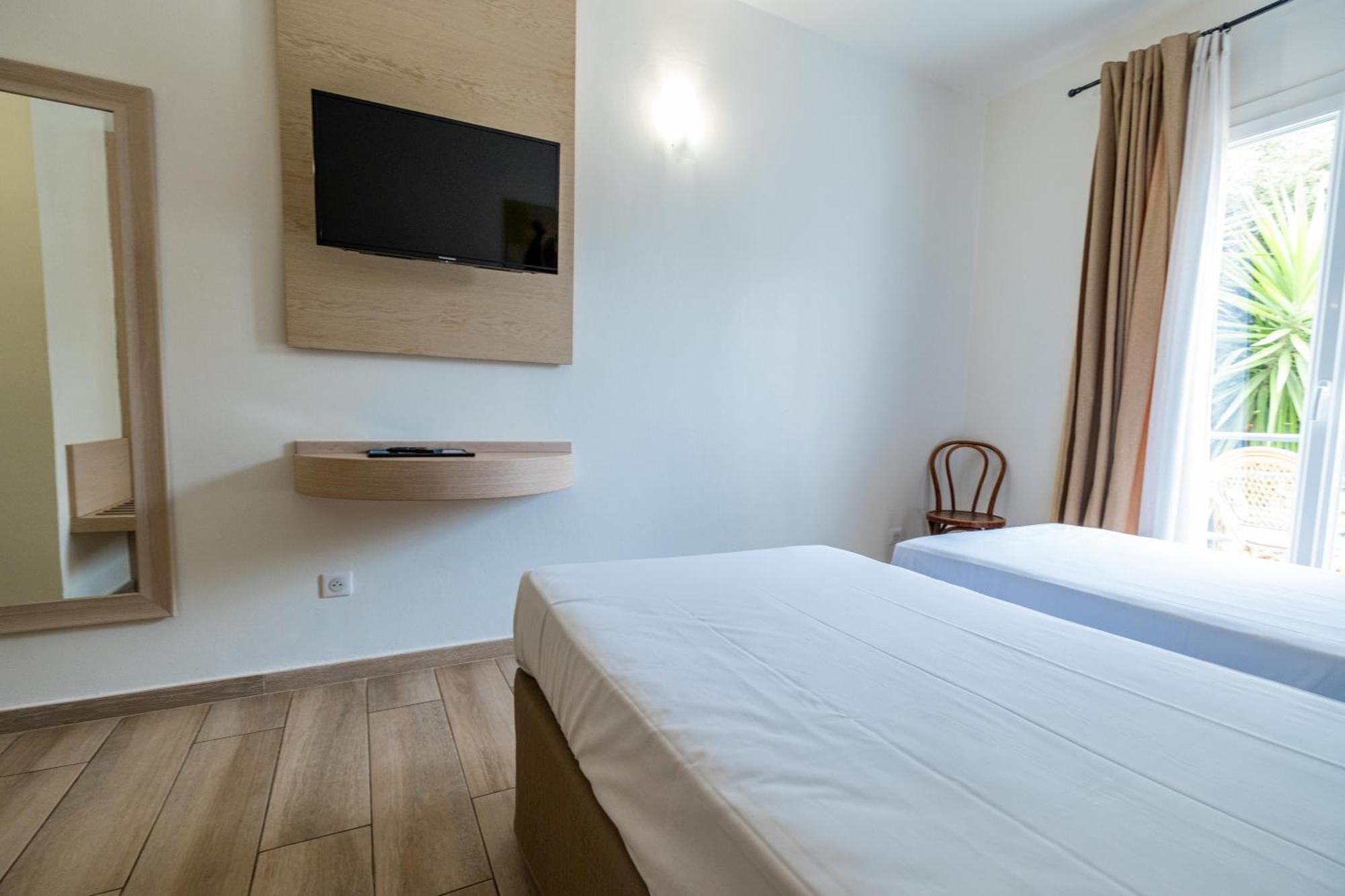 Hotel & Restaurant Les Mouettes Belgodère 외부 사진